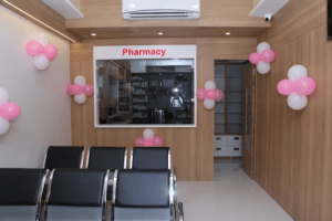 Patient consultation with retina specialist in Bhavnagar