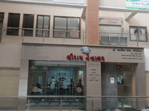 Advanced eye checkup equipment for retina diagnosis