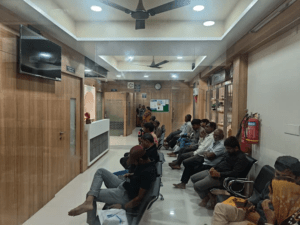 Patient consultation with retina specialist in Bhavnagar