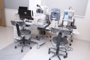 Advanced eye checkup equipment for retina diagnosis